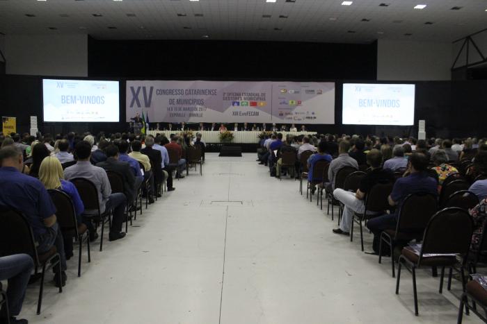 You are currently viewing Importância da união dos prefeitos é destacada durante a abertura do XV Congresso Catarinense de Municípios