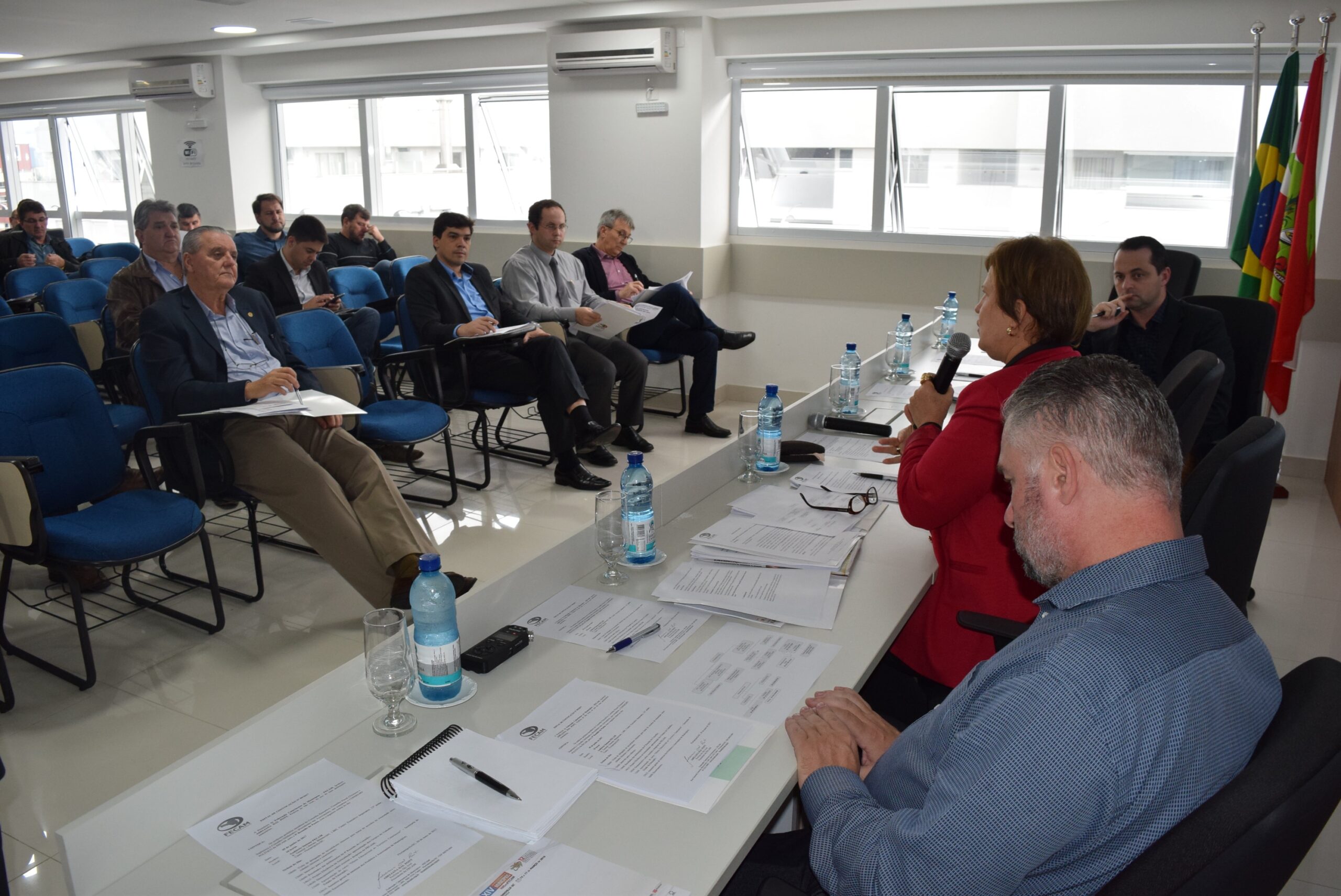 You are currently viewing Encontro com chineses, avanços das pautas municipalistas e preocupação com a chuva marcam reunião do Conselho Político da Fecam