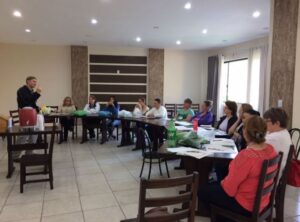 Read more about the article Merendeiras da rede municipal participam de curso sobre ervas medicinais e temperos