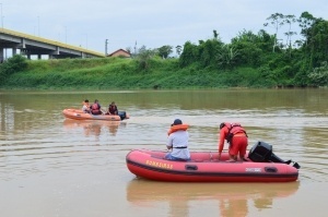 Read more about the article Defesa Civil e Meio Ambiente realizam operação de fiscalização fluvial em Gaspar