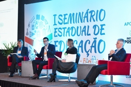 You are currently viewing Primeiro Seminário Estadual de Educação debate colaboração e associativismo