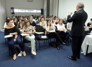 Read more about the article Curso sobre eSocial reúne gestores de recursos humanos e contabilidade dos municípios