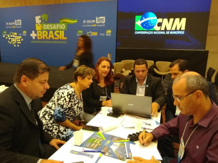 You are currently viewing Gestora de convênios da AMMVI participa de comitiva catarinense no Desafio + Brasil