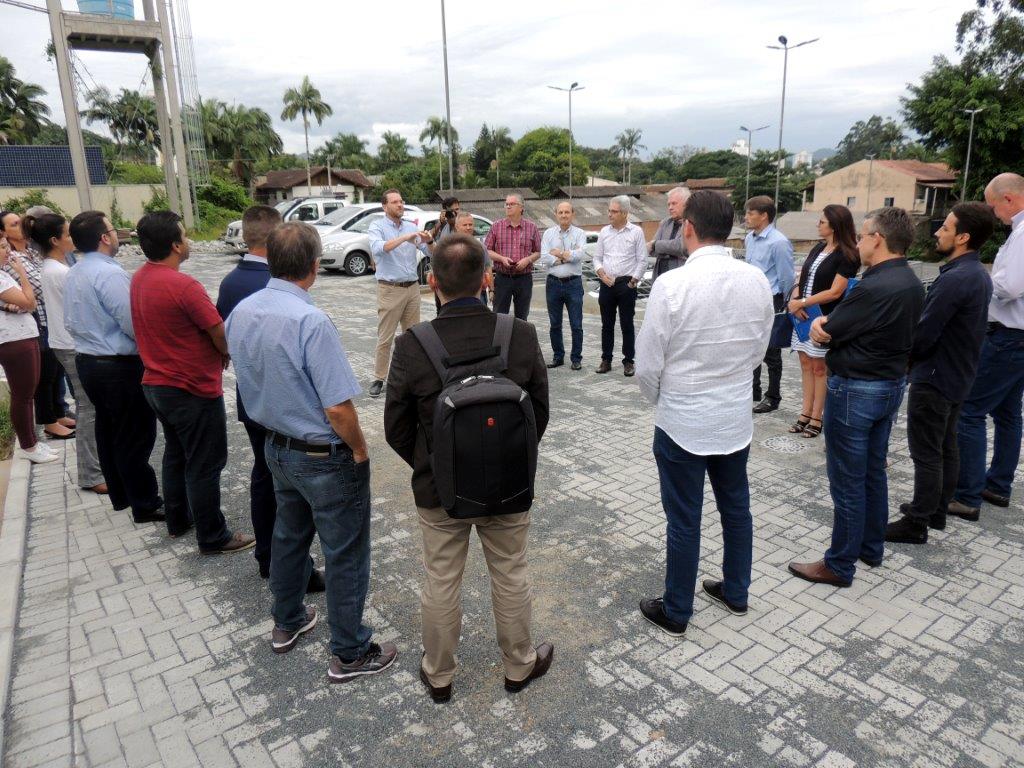 You are currently viewing Prefeitos visitam instalações do futuro Centro de Inovação de Blumenau