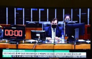 Read more about the article Câmara aprova MP que suspende mínimo de dias letivos e texto vai ao Senado