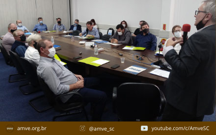 You are currently viewing Prefeitos da região participam de assembleia geral da Amve