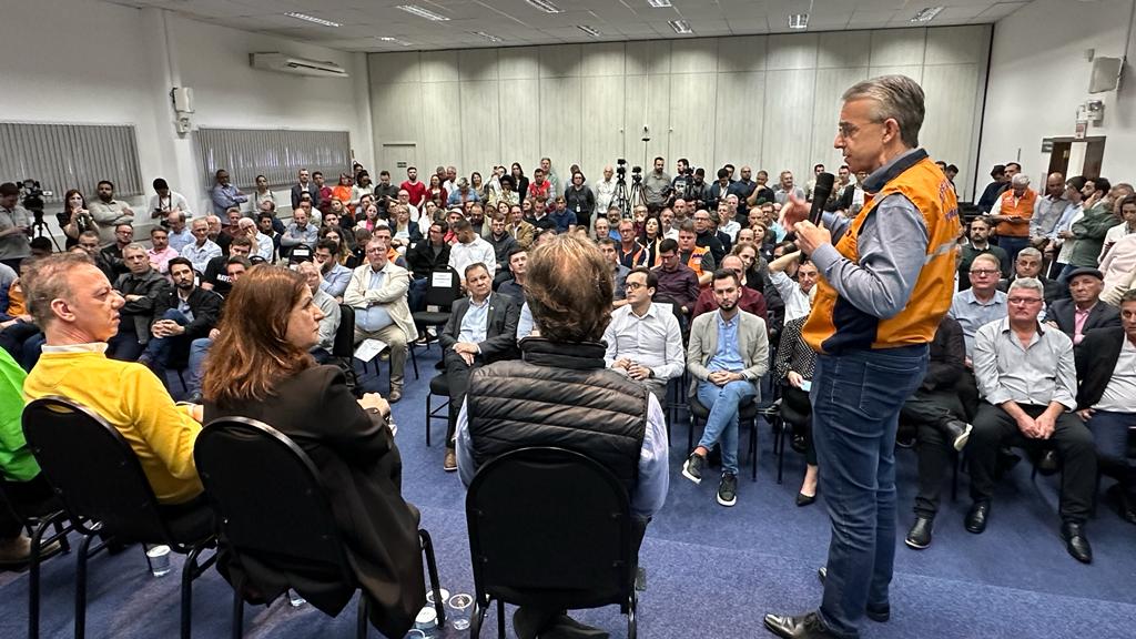 You are currently viewing Prefeitos do Vale do Itajaí reforçam pedido de ajuda ao governo federal para atender cidades atingidas por enchente